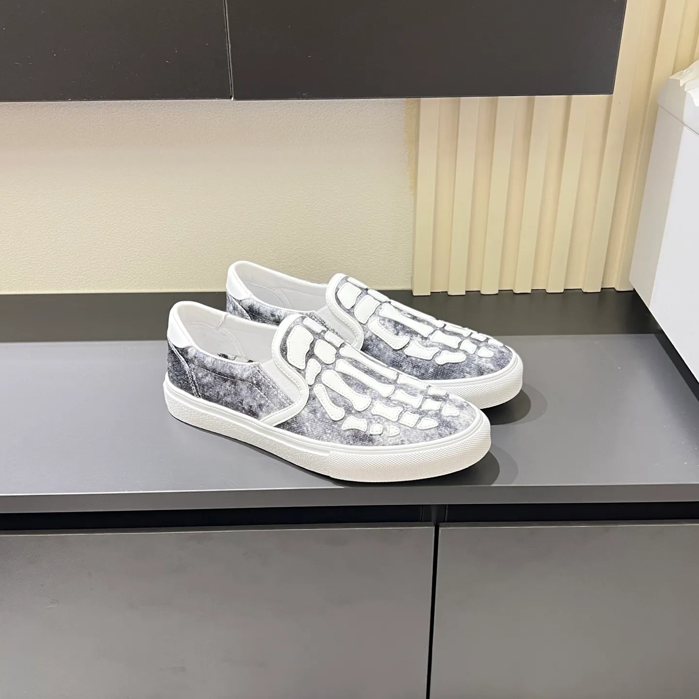 Men's shoes 💰p420, amiri The top purchasing agent for bone shoes 🔍🔍 is on sale at the men's counter at the same time. Cowhide is paired with 5D dynamic design style.